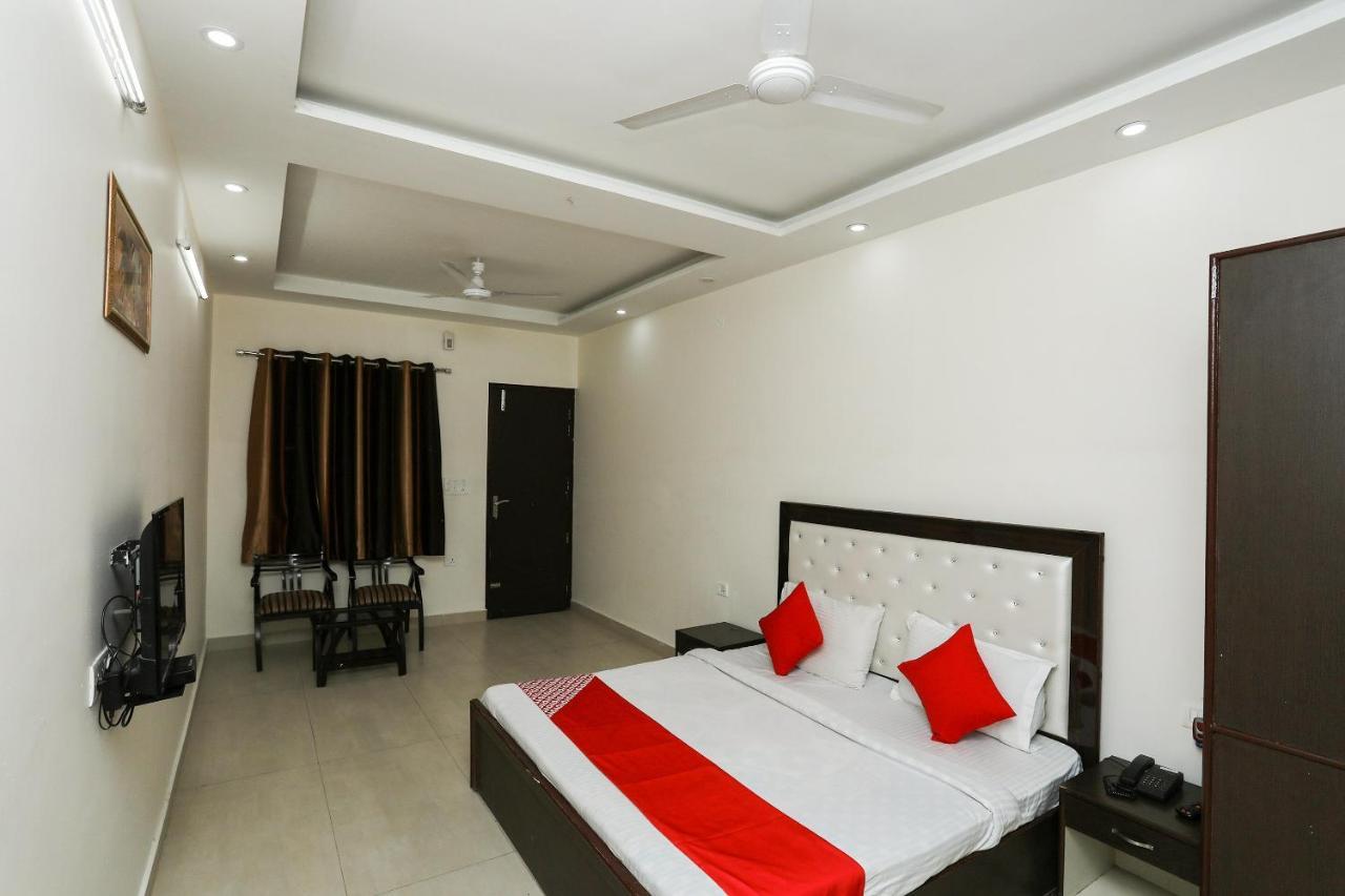 Oyo 35511 Hotel Park View Rohtak Dış mekan fotoğraf
